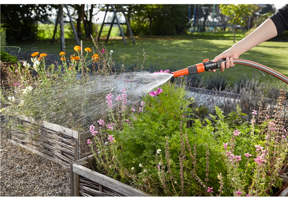 Gardena 19mm Maxi-Flo Adjustable Spray Nozzle 2 Gardena 19mm Maxi-Flo Adjustable Spray Nozzle - Image 2